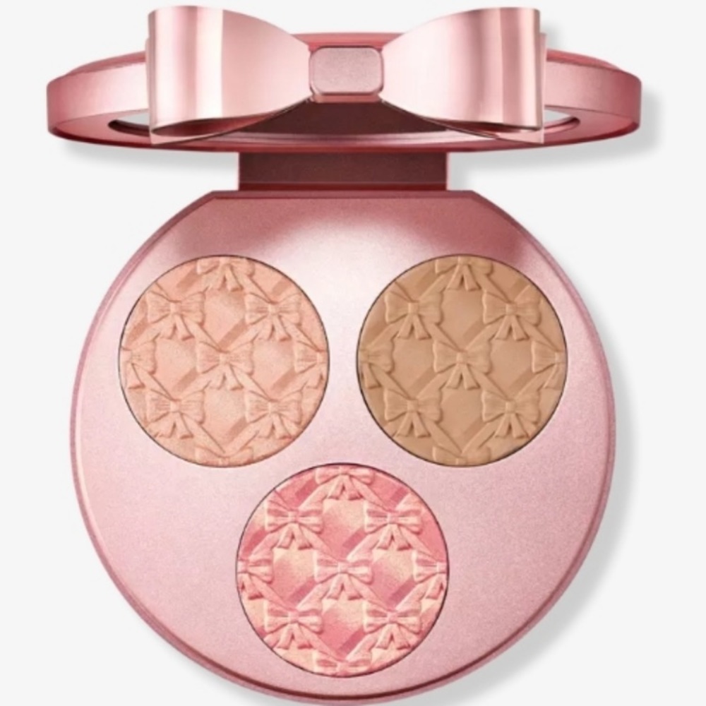 (BNA) NEW MAC Effervescence Extra Dimension Face Compact Light, New in Box - Picture 4 of 8